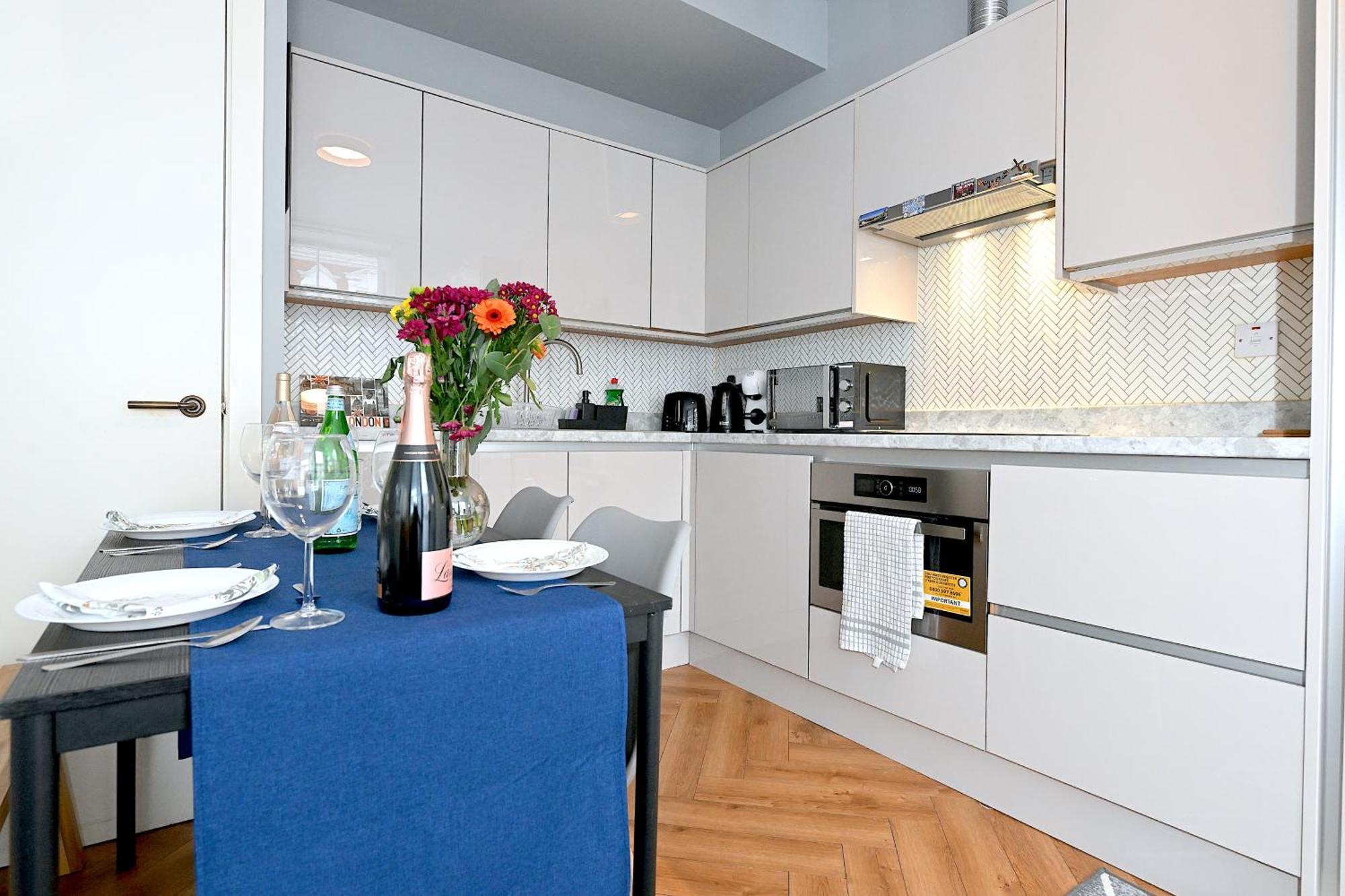 1 Bedroom Flat In Wood Piccadilly Line Appartamento *
